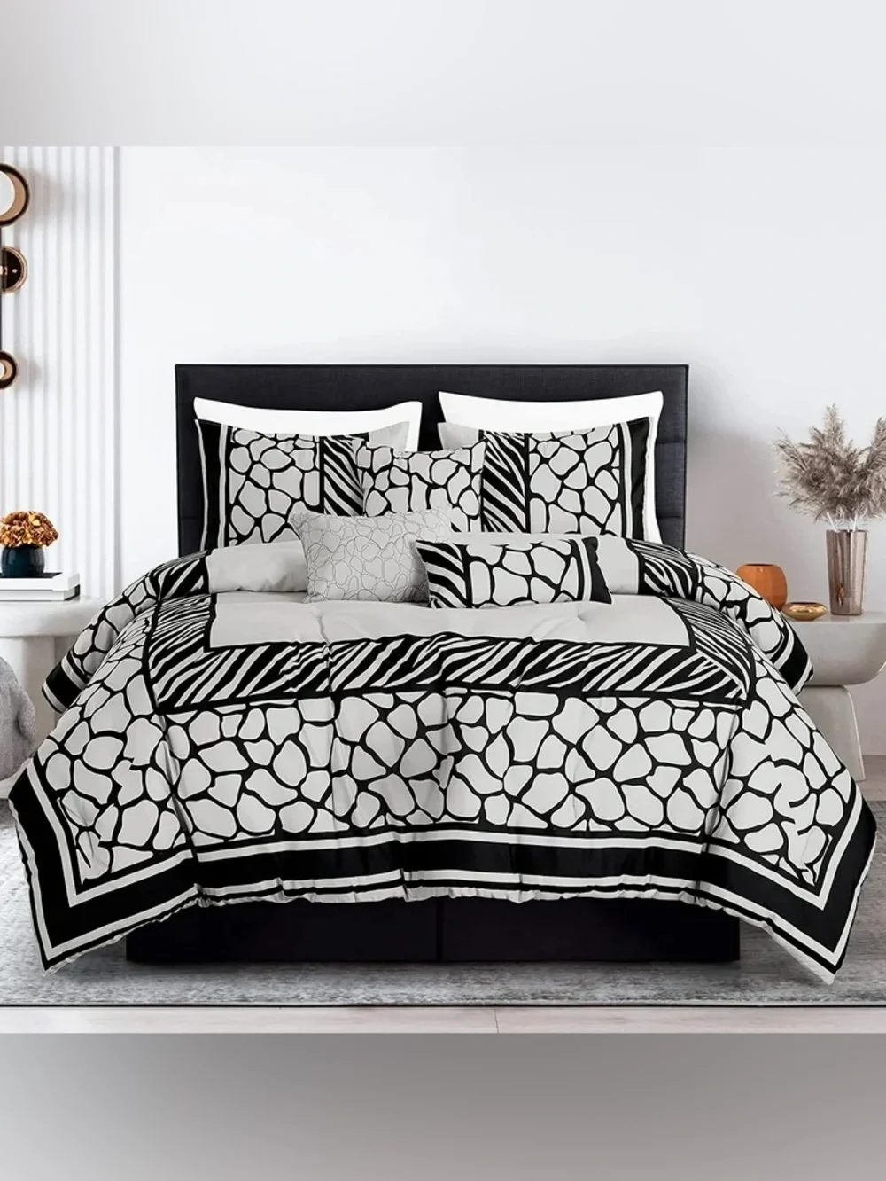 Modern Black and White Geometric Full size 3 piece Comforter Set